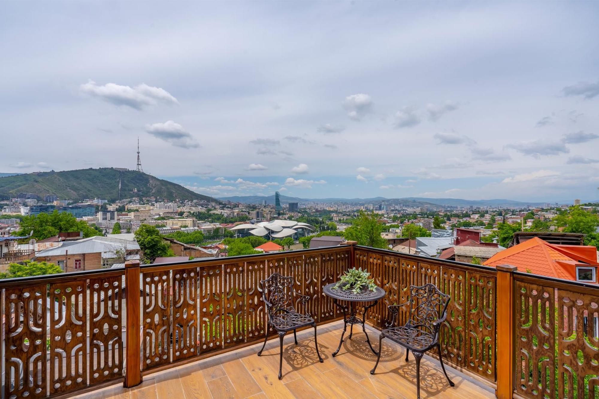 Iris Hotel Тбілісі Екстер'єр фото