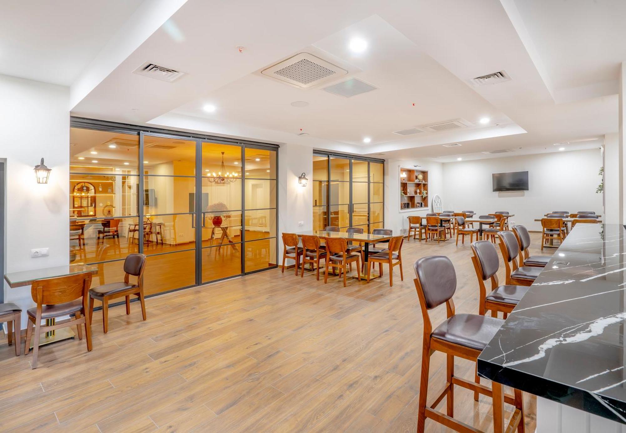 Iris Hotel Тбілісі Екстер'єр фото