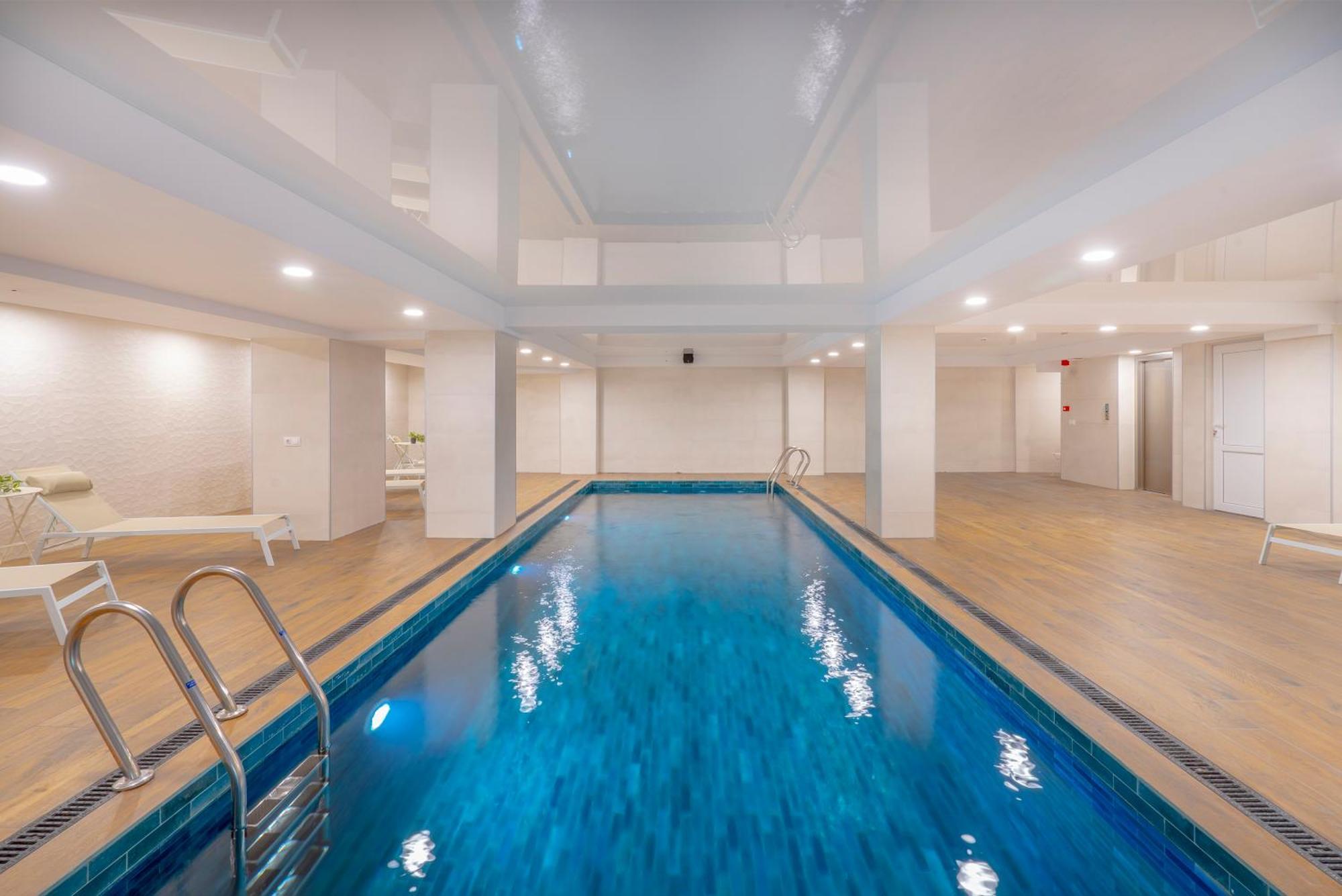Iris Hotel Тбілісі Екстер'єр фото