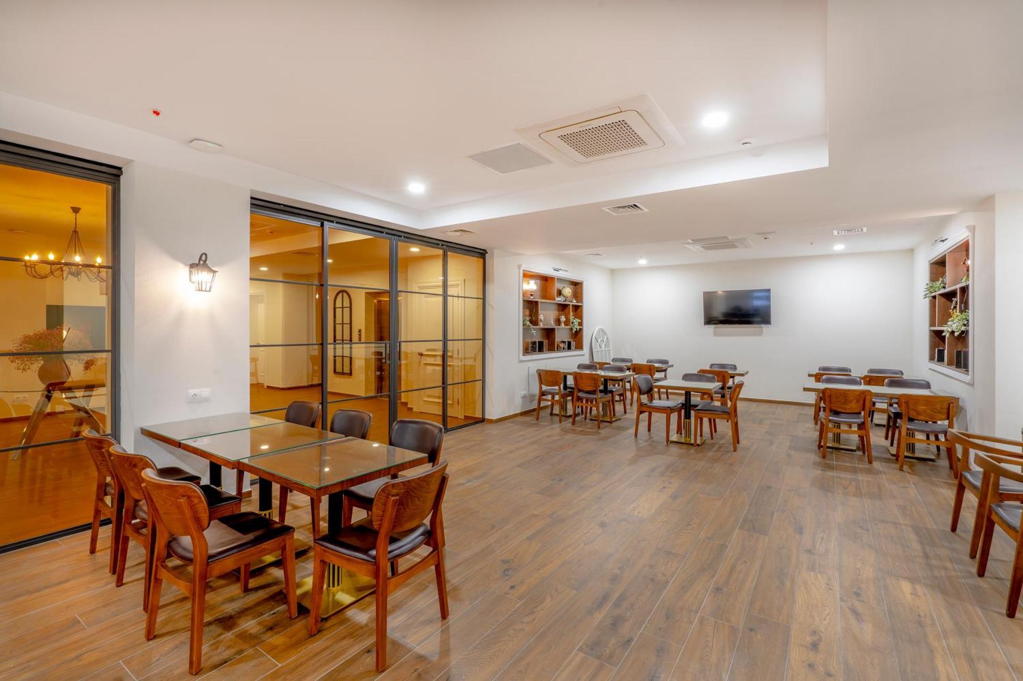 Iris Hotel Тбілісі Екстер'єр фото