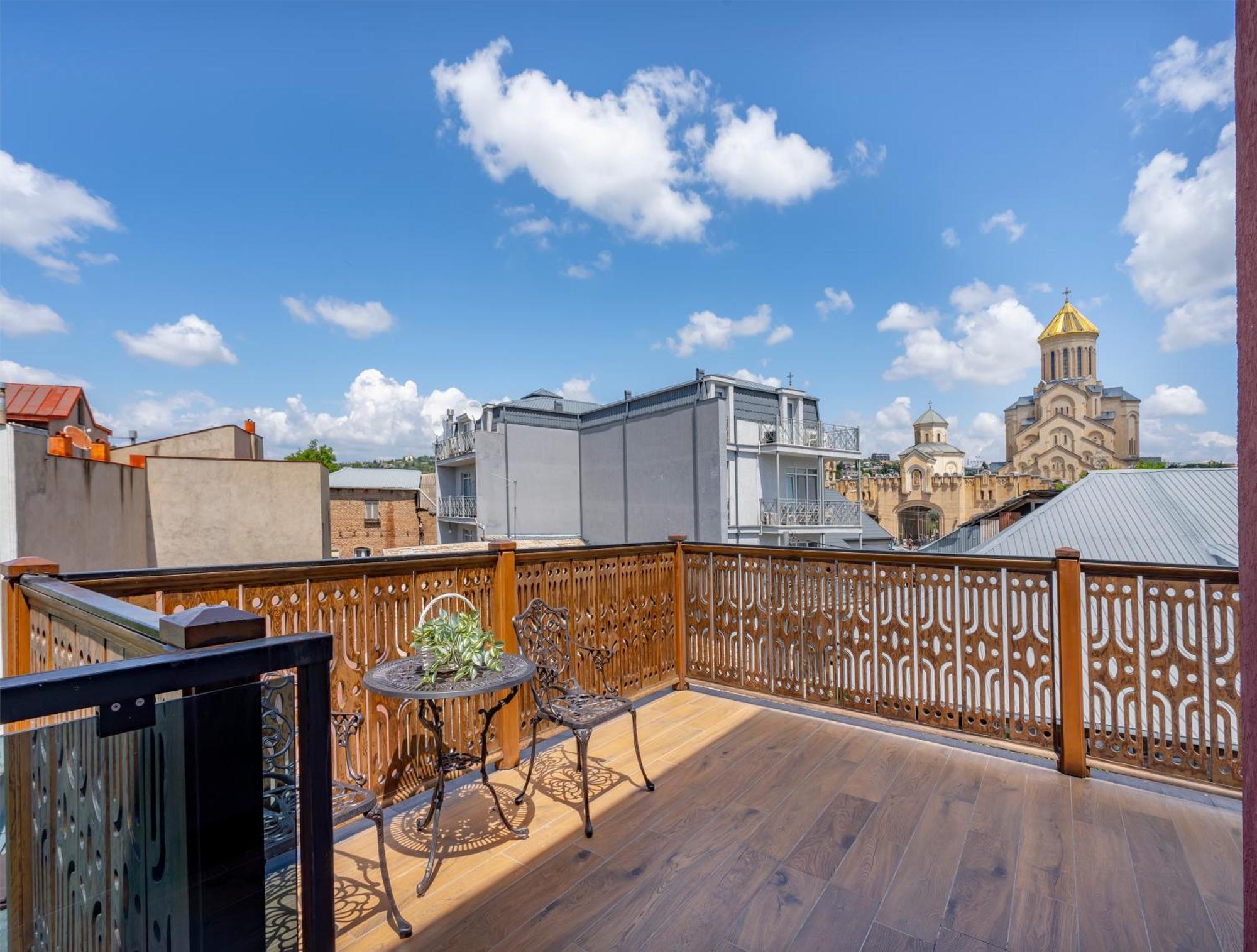 Iris Hotel Тбілісі Екстер'єр фото