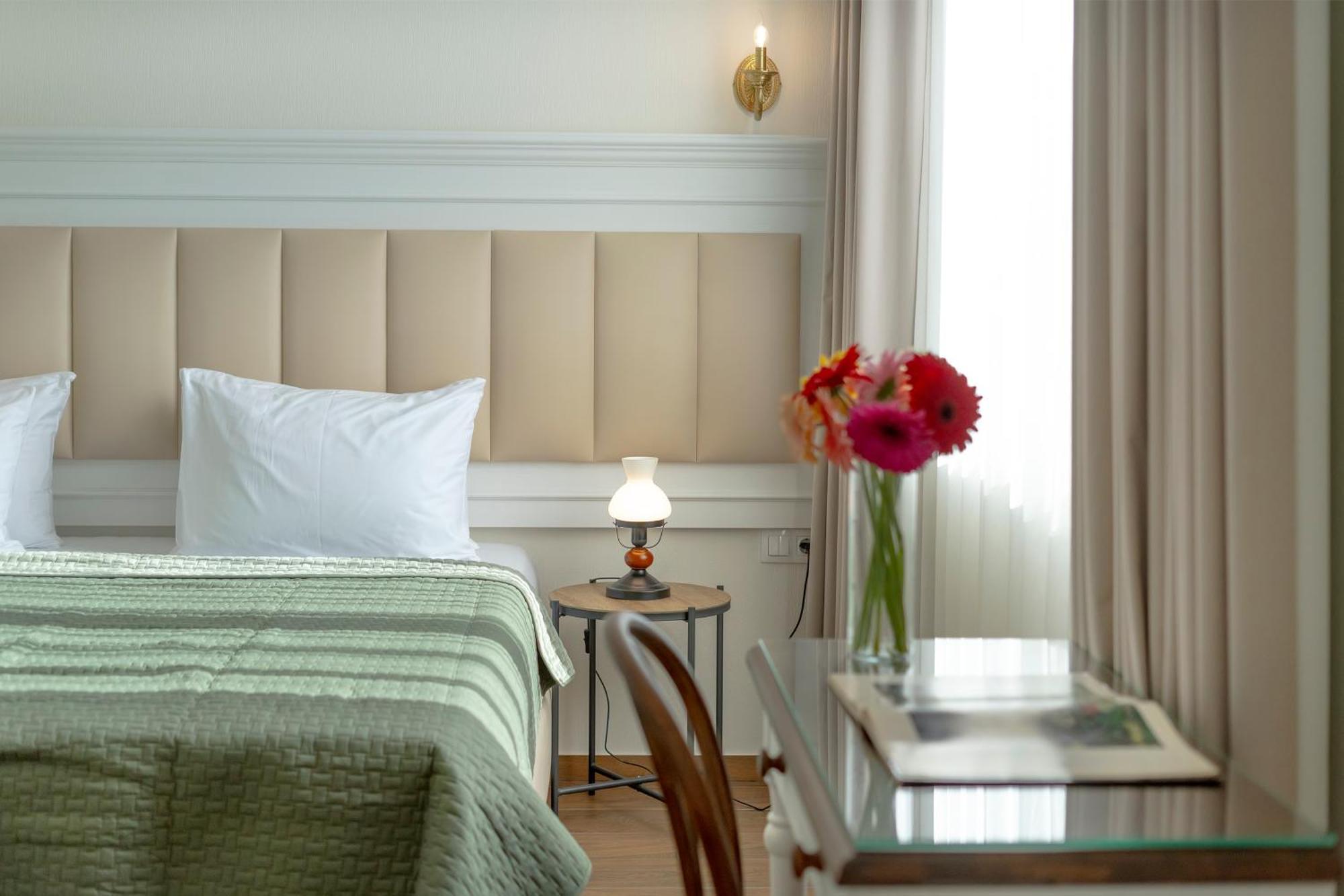 Iris Hotel Тбілісі Екстер'єр фото