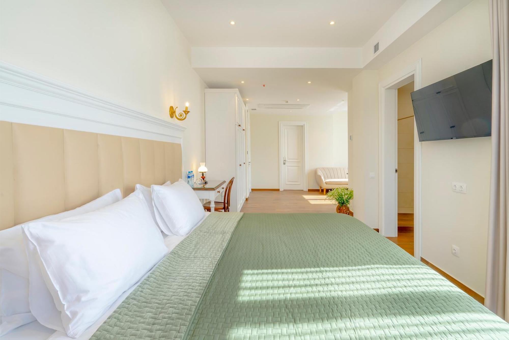 Iris Hotel Тбілісі Екстер'єр фото