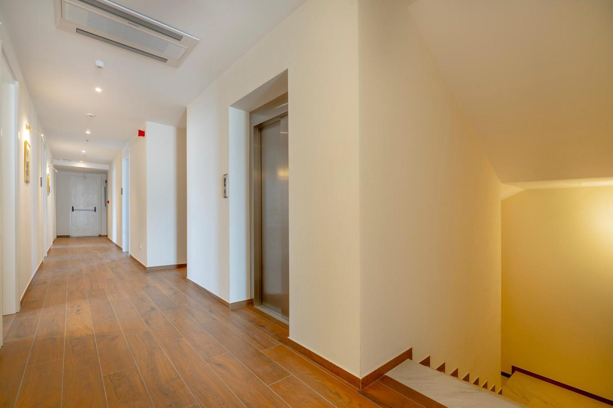 Iris Hotel Тбілісі Екстер'єр фото