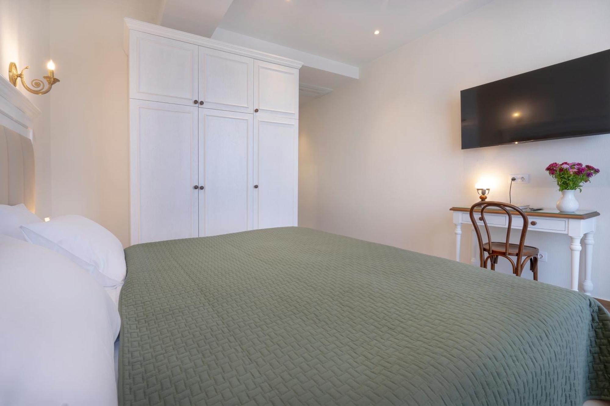 Iris Hotel Тбілісі Екстер'єр фото