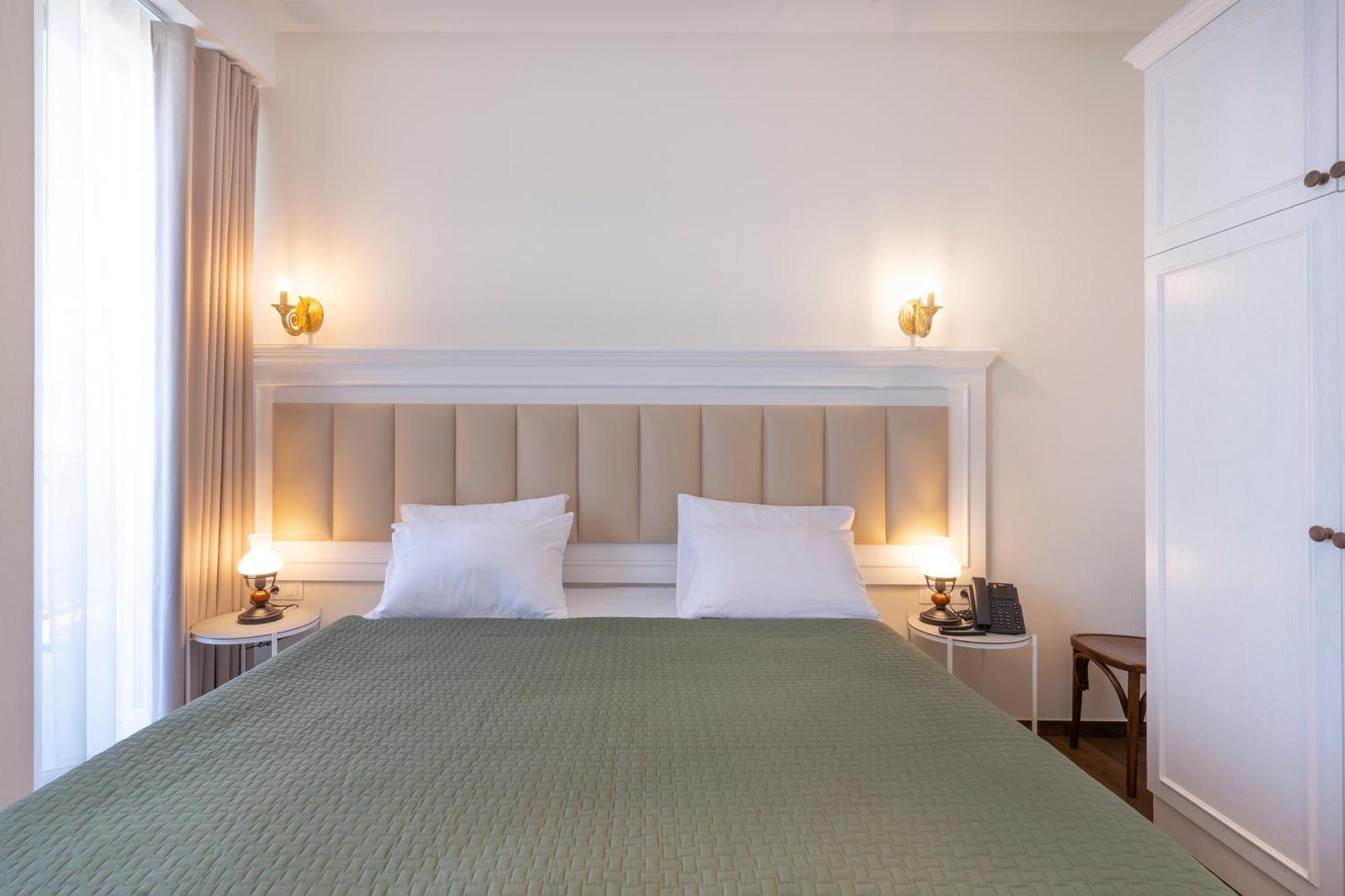 Iris Hotel Тбілісі Екстер'єр фото