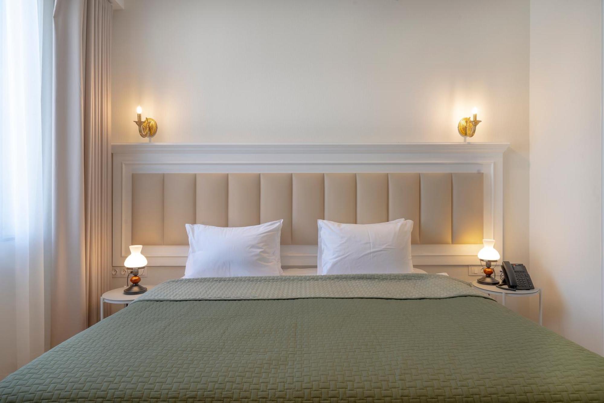 Iris Hotel Тбілісі Екстер'єр фото