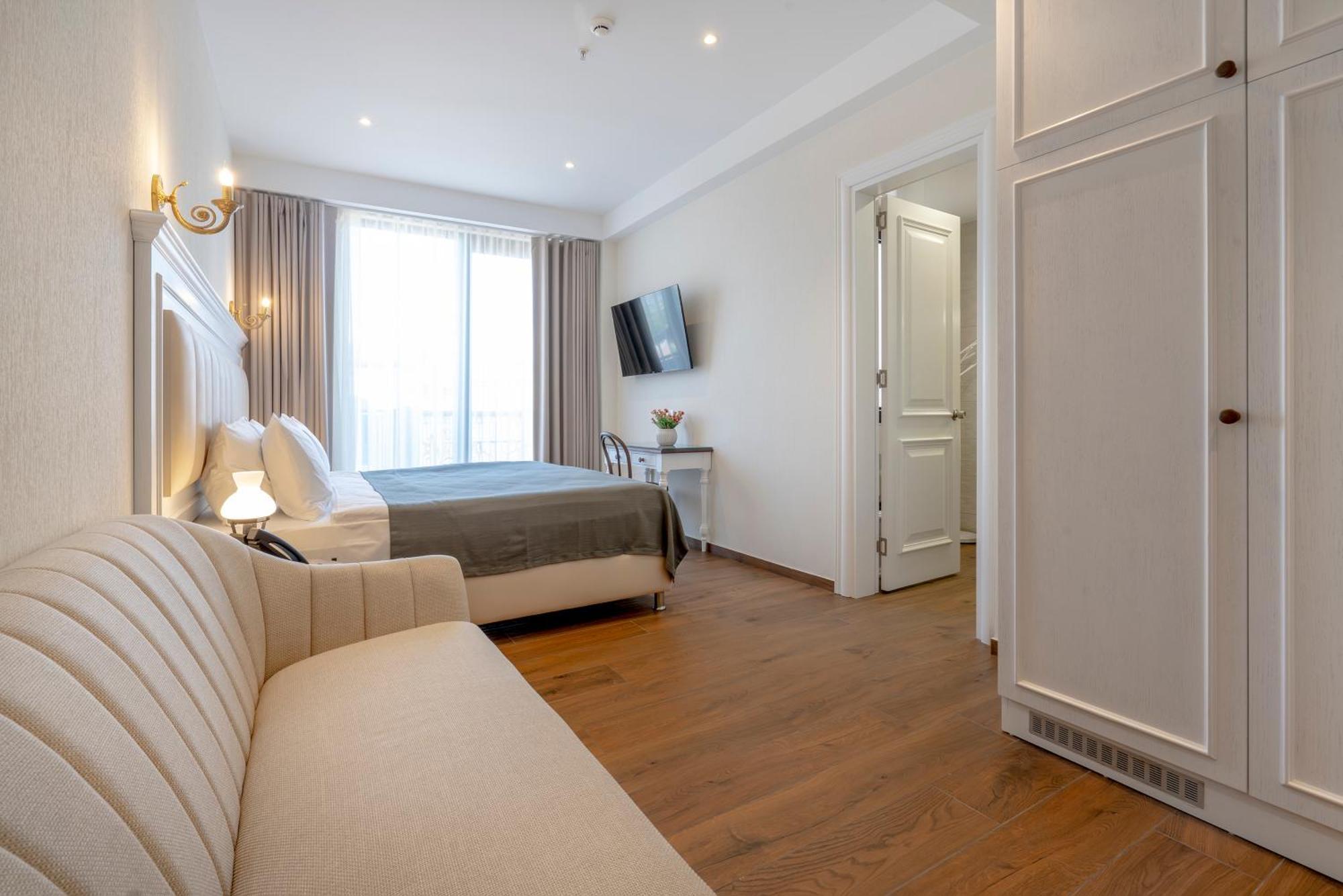 Iris Hotel Тбілісі Екстер'єр фото