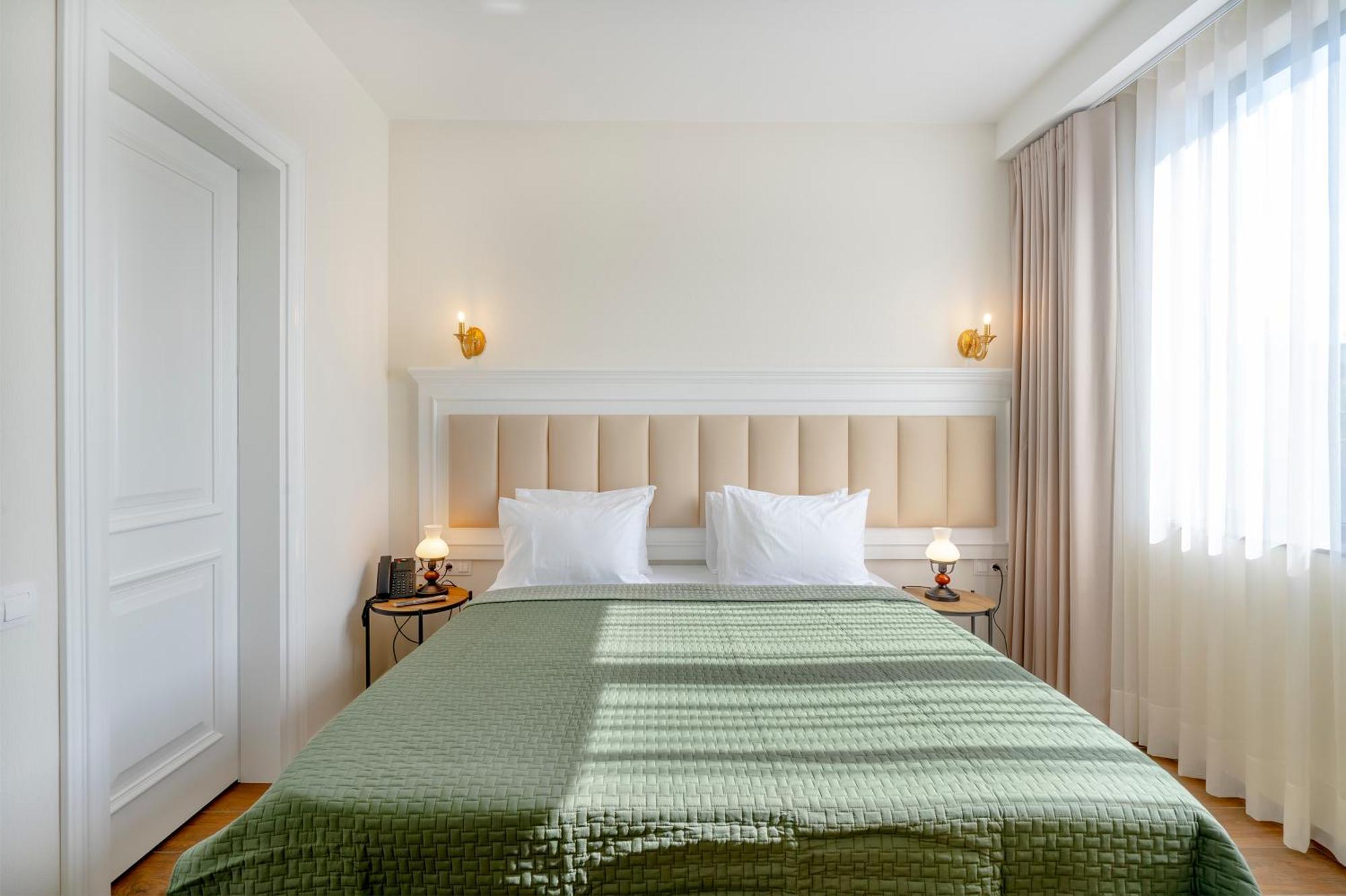Iris Hotel Тбілісі Екстер'єр фото