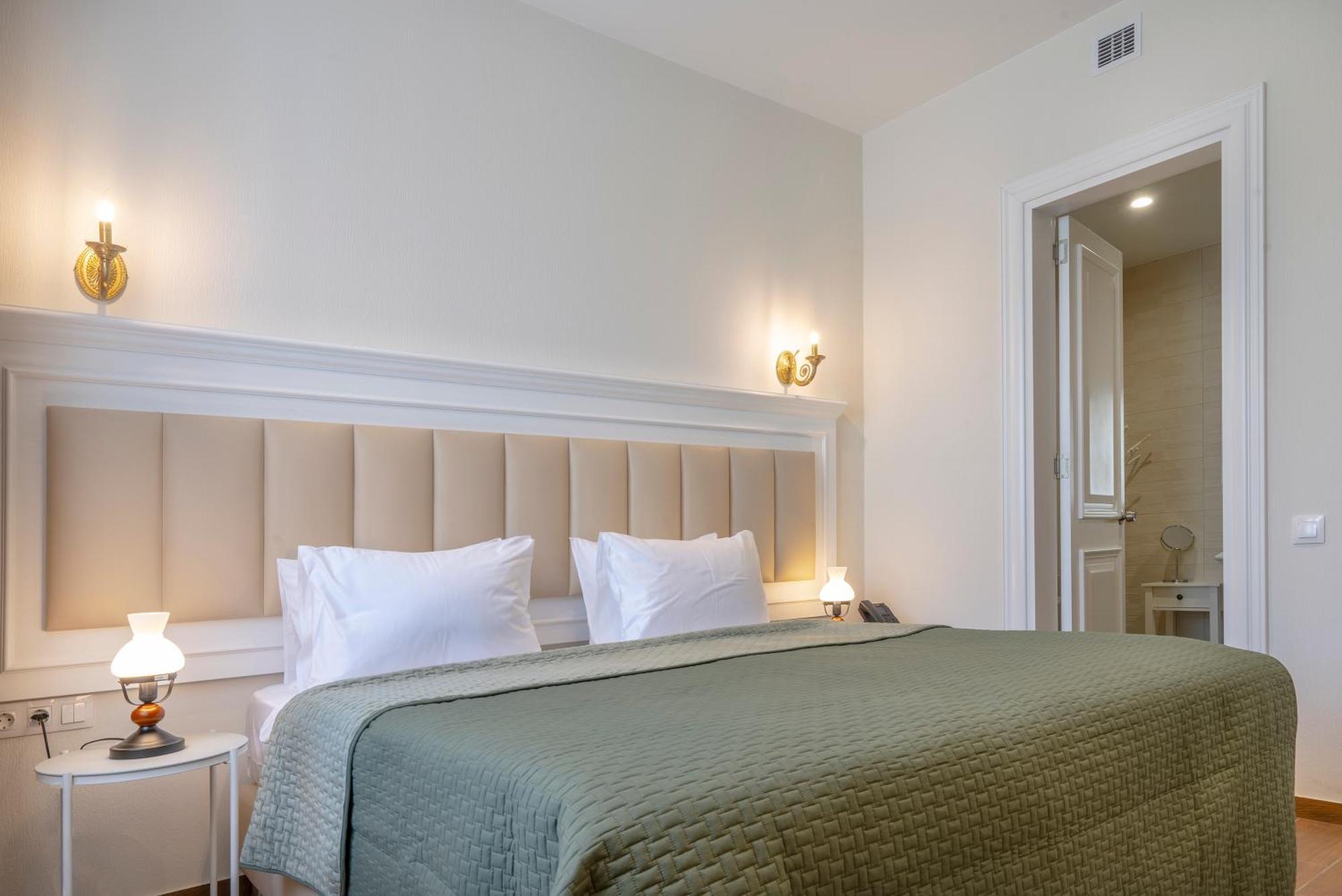 Iris Hotel Тбілісі Екстер'єр фото